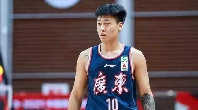 对此，经常与梅西夫妇一起度假的法布雷加斯妻子Daniella Semaan在社交媒体上辟谣：“毫无根据的谣言……说的都是假的。